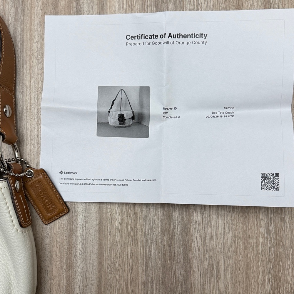 Vintage Coach Soho Flap Shoulder Bag in White / Tan Leather Is Authenticated - Picture 6 of 16